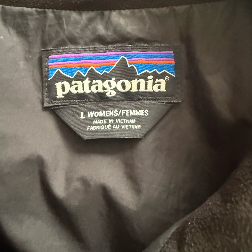 Patagonia Women’s Black Quilted Puffer Jacket - Picture 3 of 5